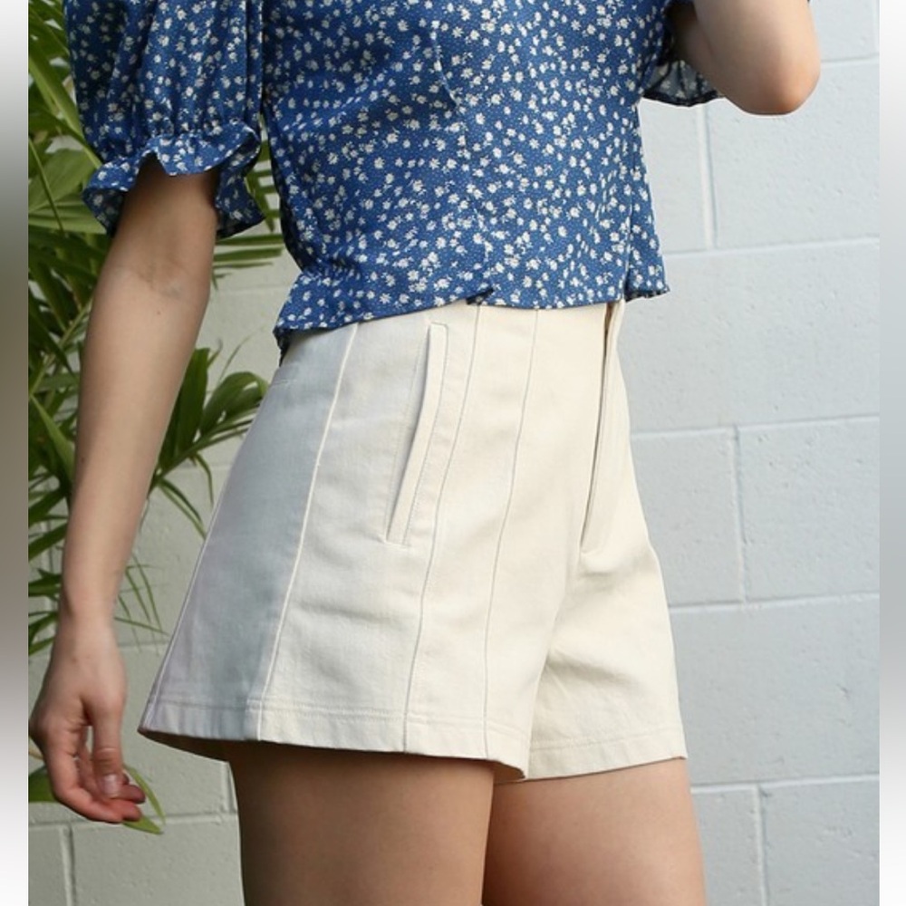 Straight High Waisted Slant Pocket Short NWT